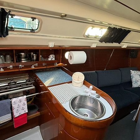 Barco A Vela Em Peniche - West Sailing Hotel Ngoại thất bức ảnh