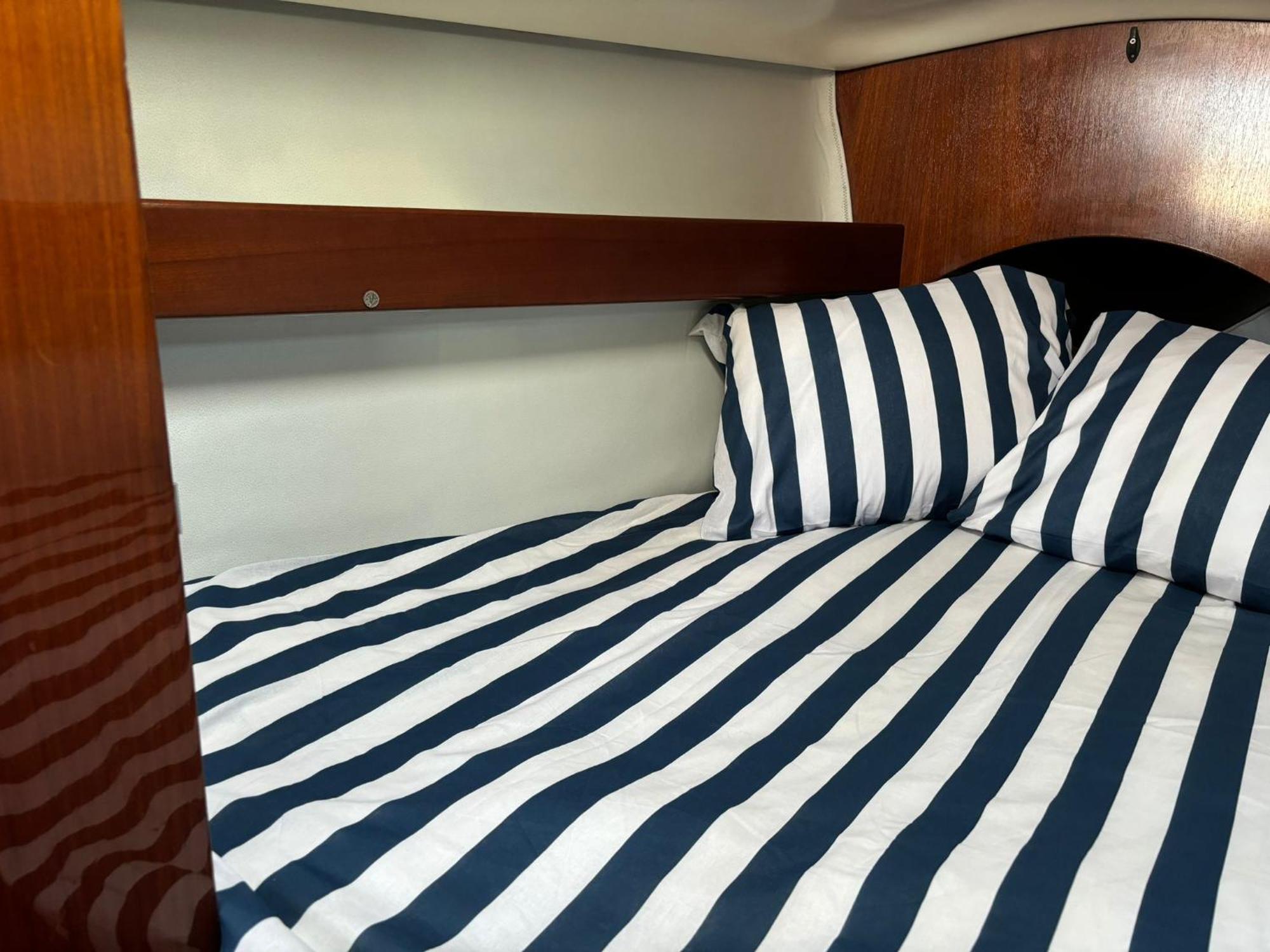 Barco A Vela Em Peniche - West Sailing Hotel Ngoại thất bức ảnh